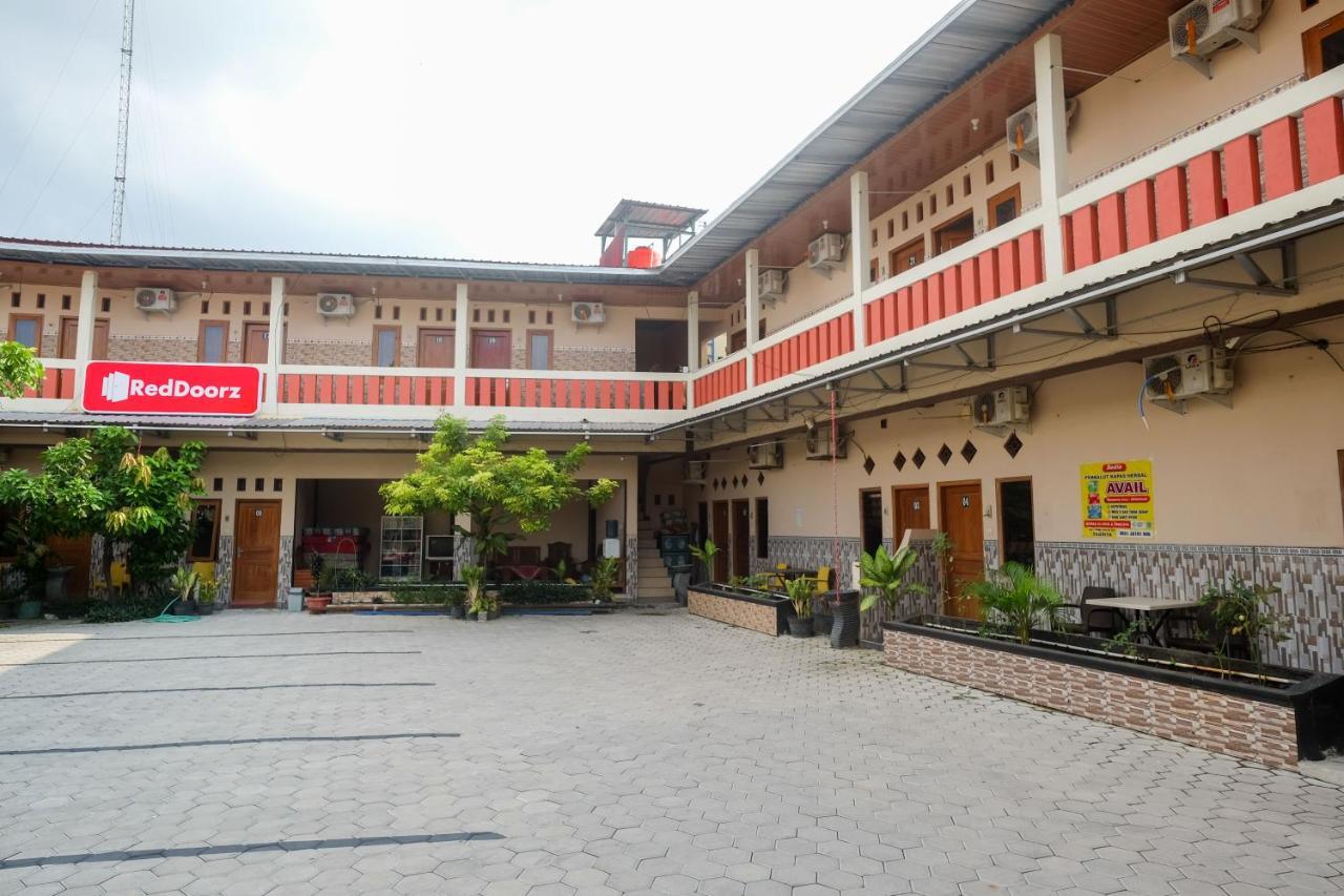 Reddoorz Syariah Near Flyover Palur Karanganyar  Bagian luar foto