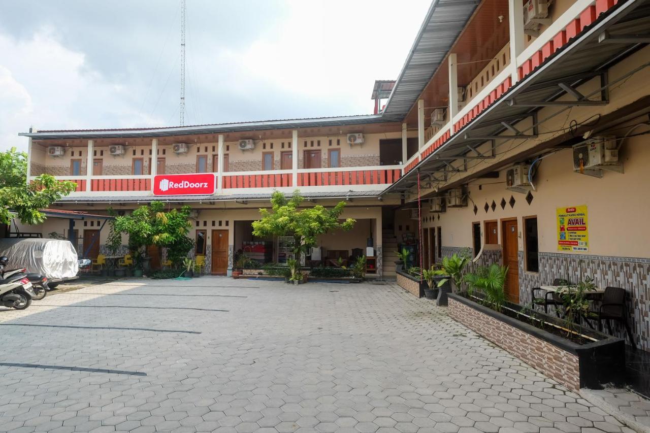 Reddoorz Syariah Near Flyover Palur Karanganyar  Bagian luar foto