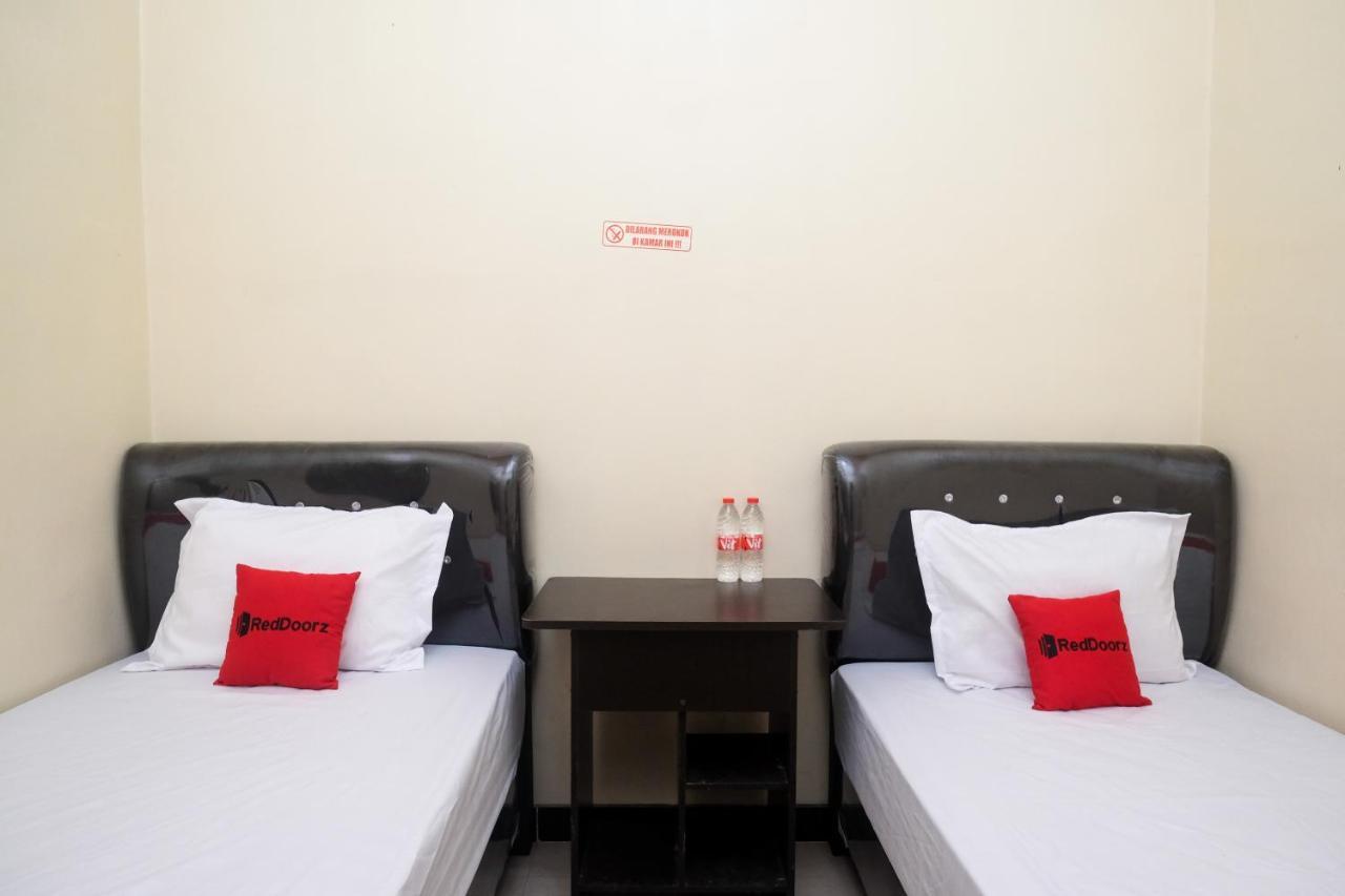 Reddoorz Syariah Near Flyover Palur Karanganyar  Bagian luar foto