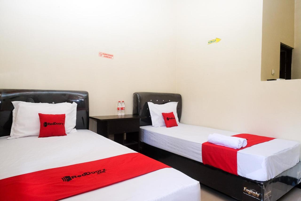 Reddoorz Syariah Near Flyover Palur Karanganyar  Bagian luar foto
