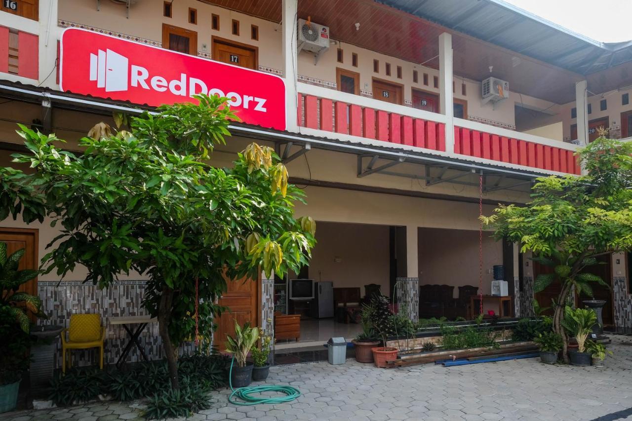 Reddoorz Syariah Near Flyover Palur Karanganyar  Bagian luar foto